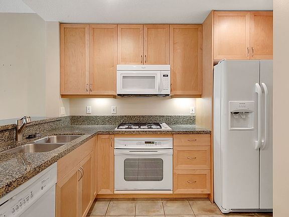 4th image of 850 Beech St Unit 517