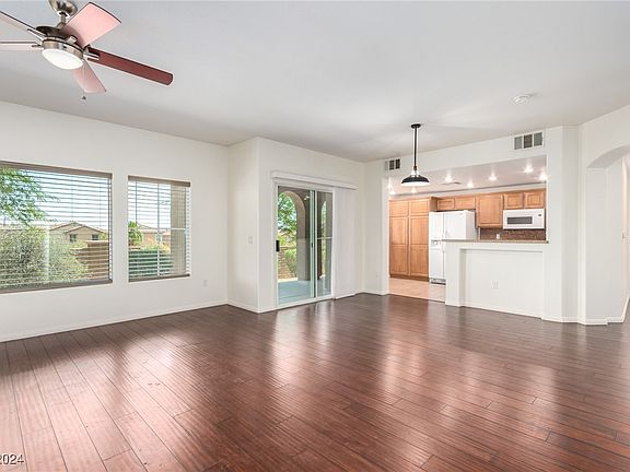 5th image of 840 Canterra St Unit 1042