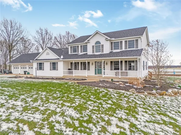 2186 Woodline Ave SW, North Lawrence, OH 44666