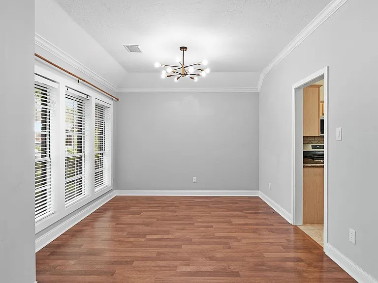 1813 Oak Wood Dr E — Photo 18
