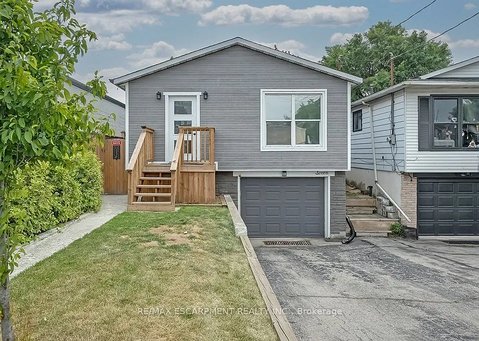 7 Garside Ave S #LOWER