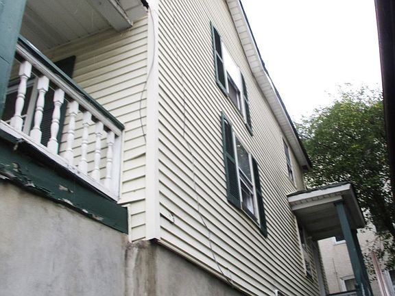 Exterior Neighborhood (street photo)