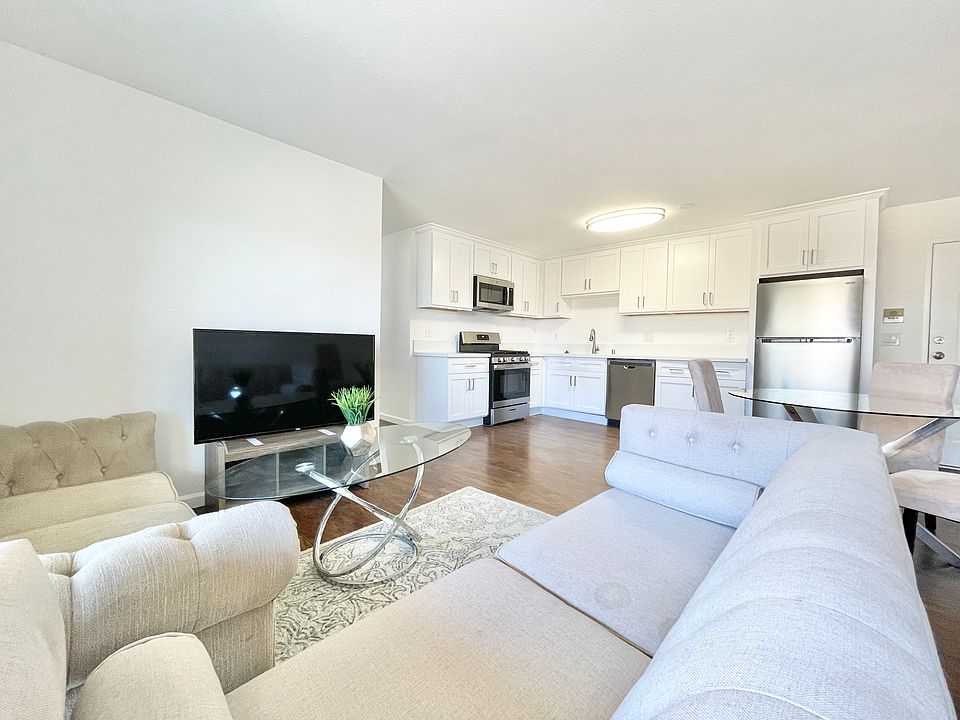 1st image of 330 W Lime St #6