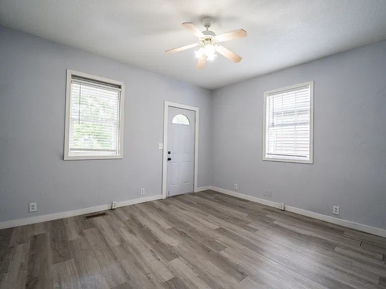 411 S Yale Ave — Photo 6