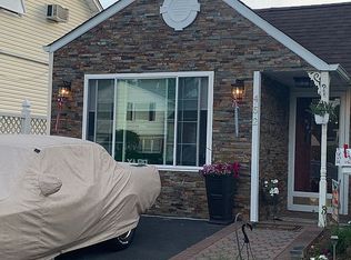 452 Division Ave, Hicksville, NY 11801