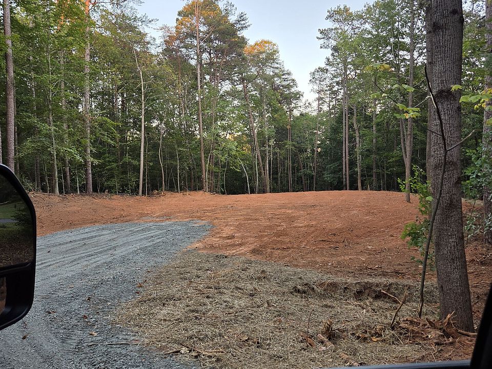 2nd image of 1621 Beechwood Rd
