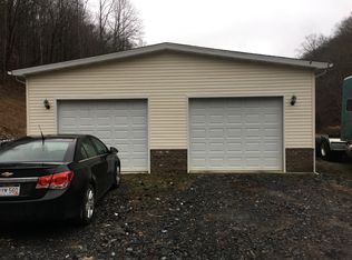 486 Cabin Rd, Chapmanville, WV 25508
