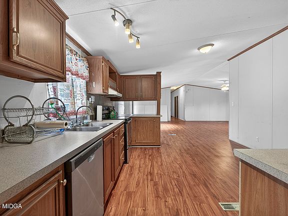 4th image of 157 Linstead Dr