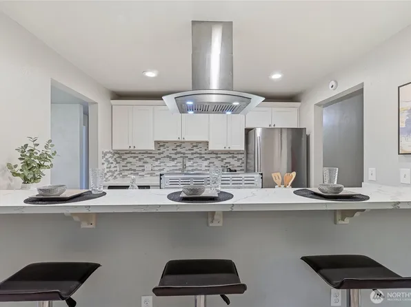 12543 NE 23rd Place #D1, Bellevue, WA 98005