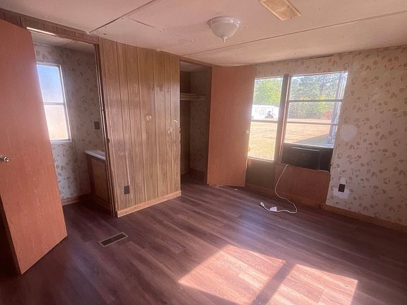 2nd image of 152 Aiken Rd