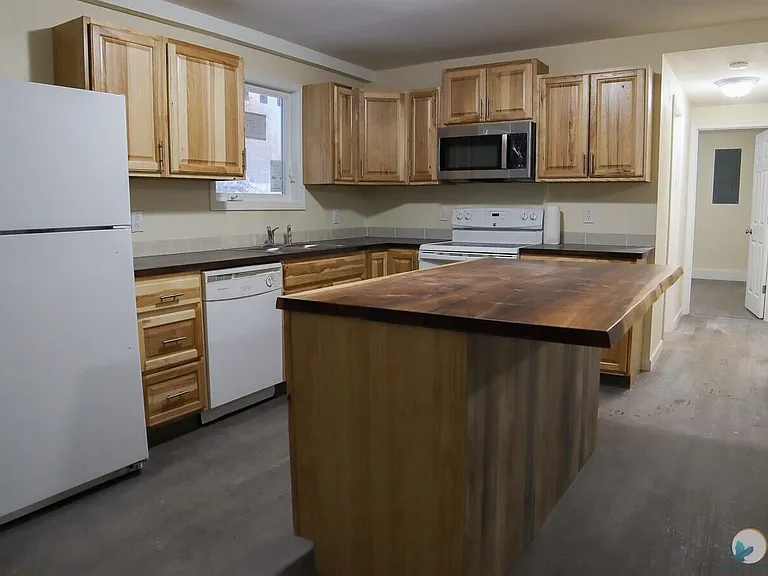 1931 Badger Rd #4 — Photo 3