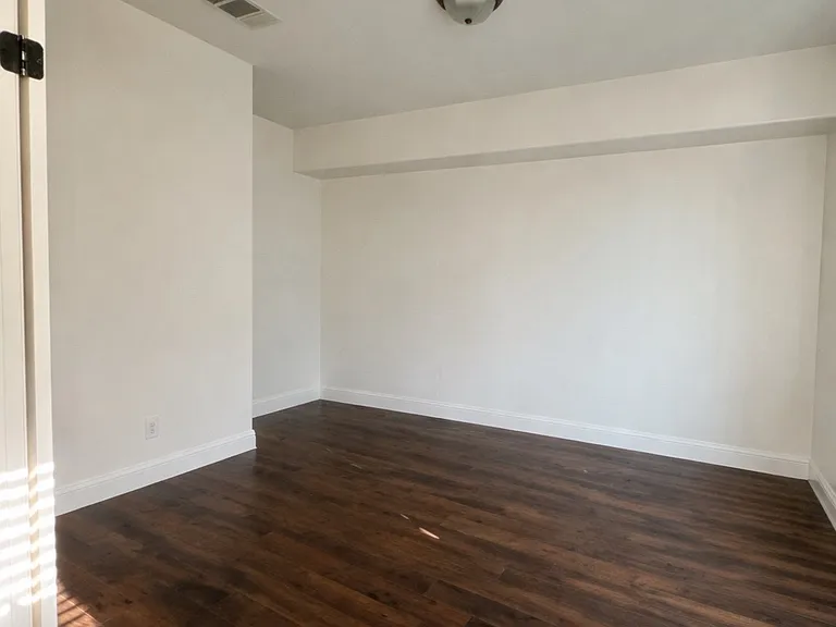 1300 R St #8 — Photo 17