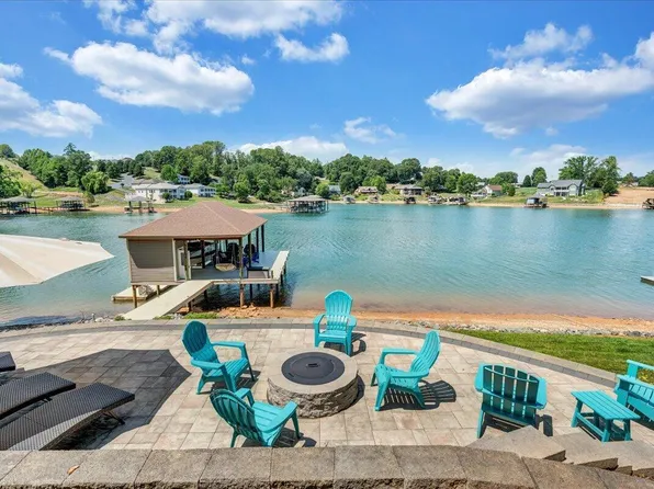 625 Winding Waters Dr, Moneta, VA 24121
