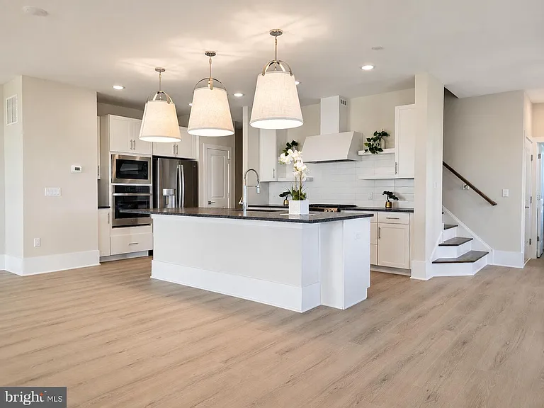 2906 Justin Dr — Photo 2