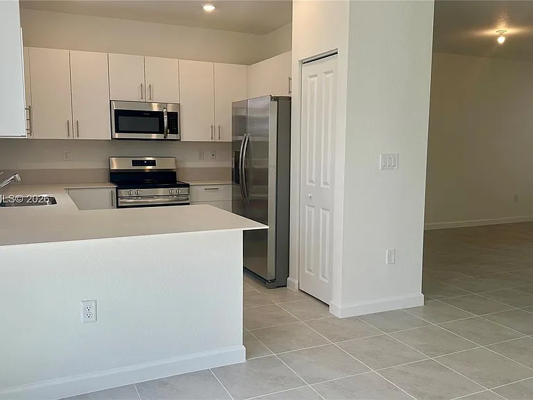 2797 SE 25th Ave #0 — Photo 5