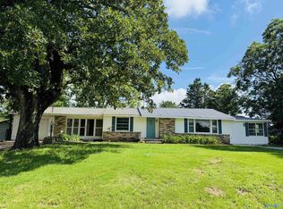7542 Section Line Rd, Albertville, AL 35950