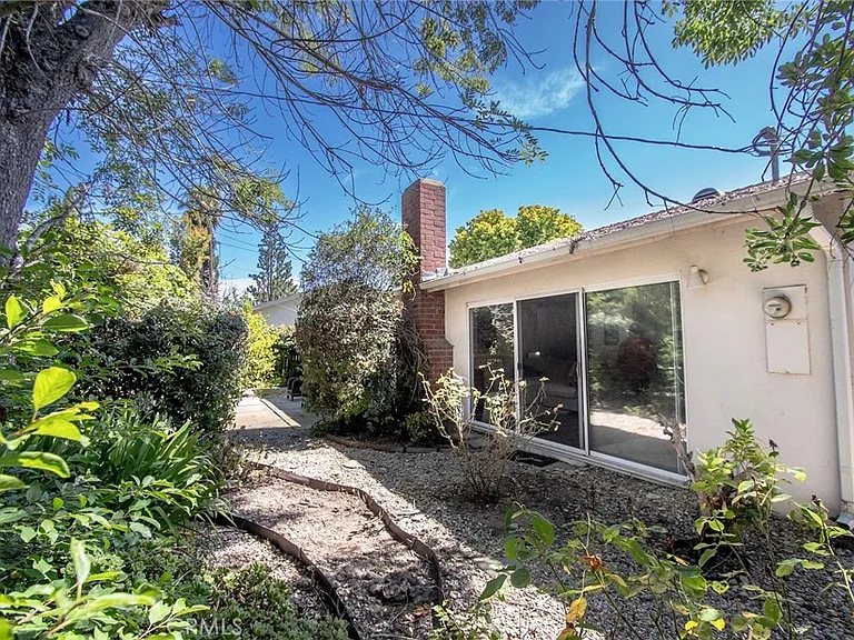 27921 Lomo Dr — Photo 3