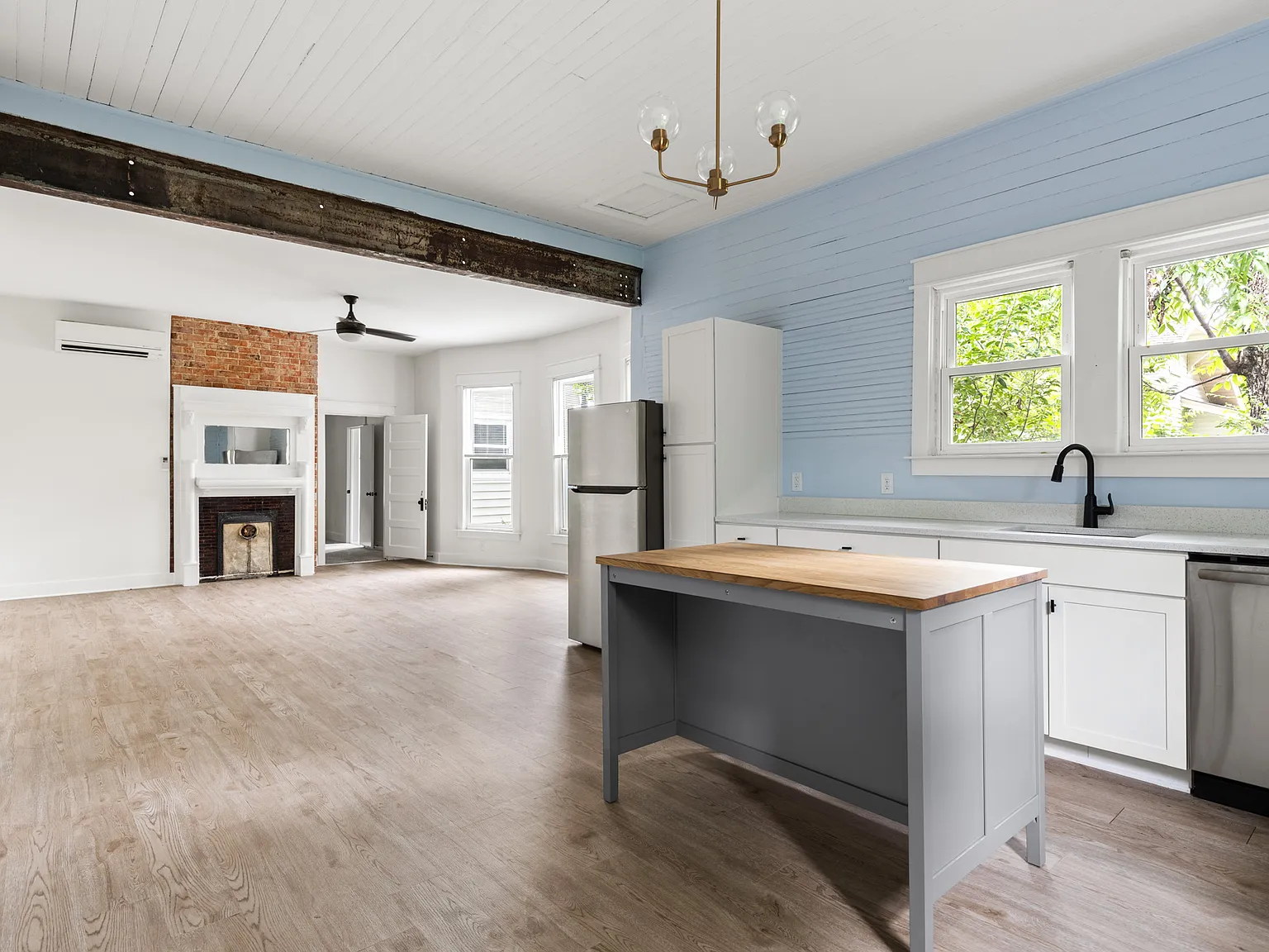 1 bed, 1000 sqft, $1,350 — Photo 2
