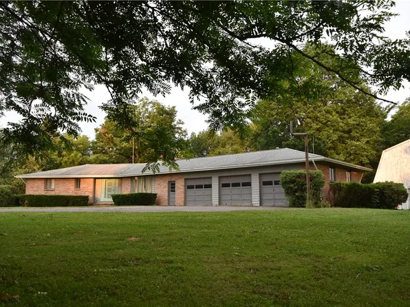 1388 Mertensia Rd, Farmington, NY 14425
