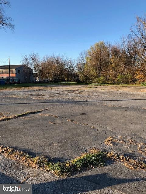 2nd image of 2723 Columbia Ave