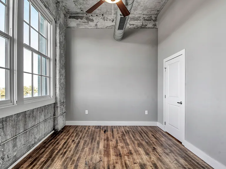 Crescendo Loft Apartments — Photo 42