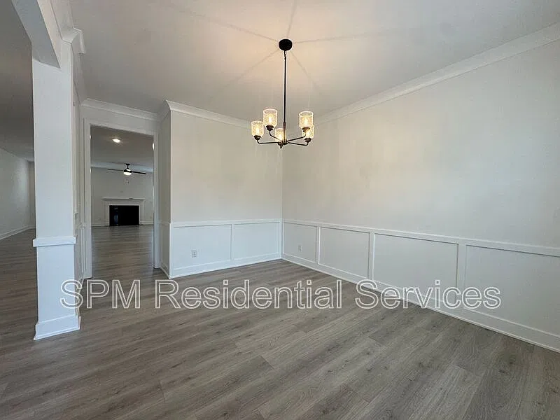 4 bed, 2.5 bath, 2328 sqft, $2,500 — Photo 4