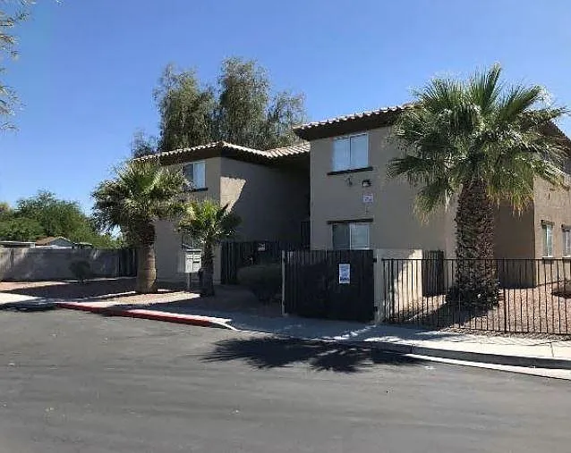 Building Photo - 4711 Stanley Ave #103