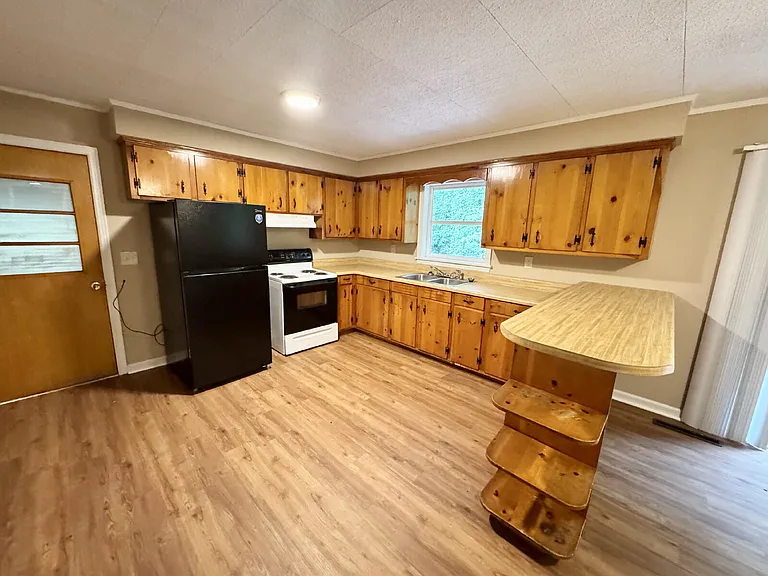 1202 Garden Cir — Photo 5