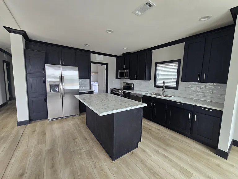 1601 E Slaughter Ln — Photo 19