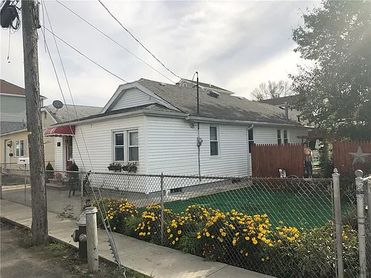 Sold by Momentum Real Estate LLC | media 32