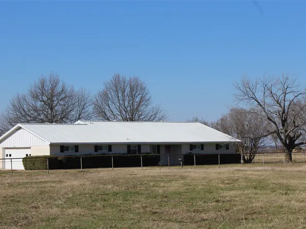104 W Warren St, Wolfe City, TX 75496