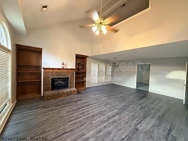 1648 Beaver Trail Dr — Photo 2