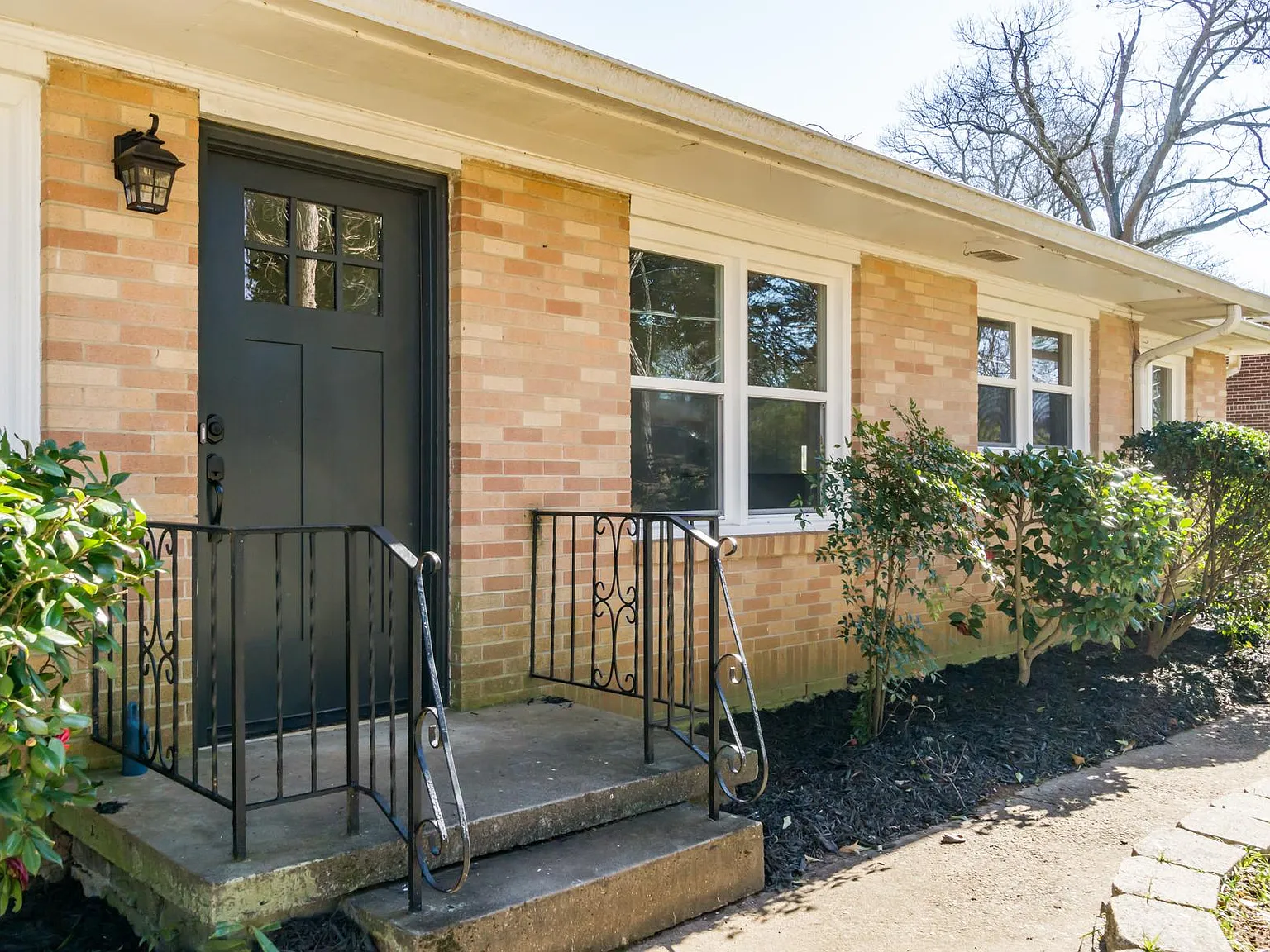 3 bed, 1108 sqft, $2,295 — Photo 3