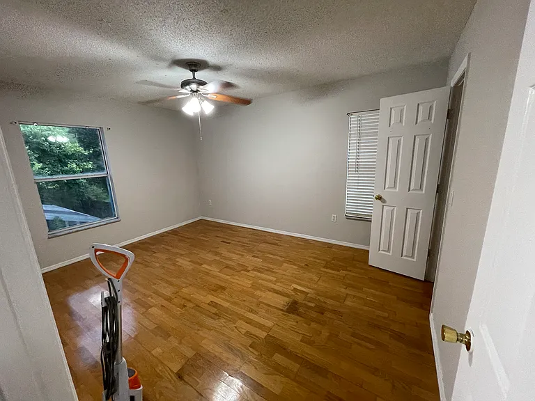Bridgeview Cir — Photo 27