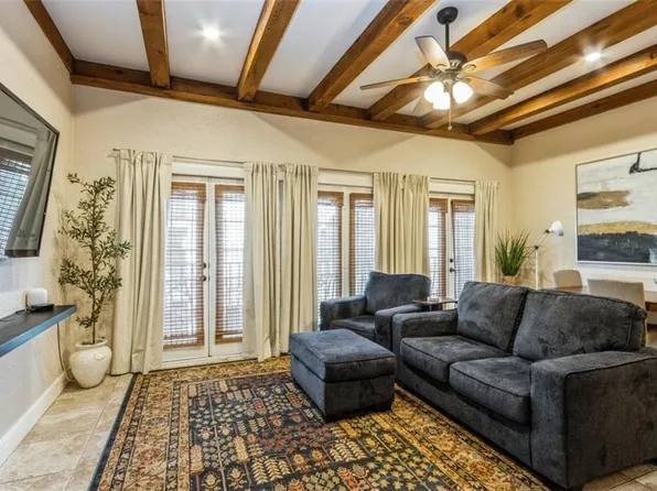 1111 W 46th St APT 4, Kansas City, MO 64112