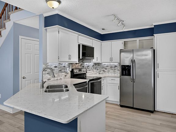 2nd image of 231 Houston Dr