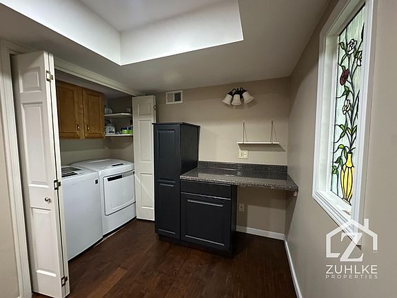 5th image of 1912 32nd St #101