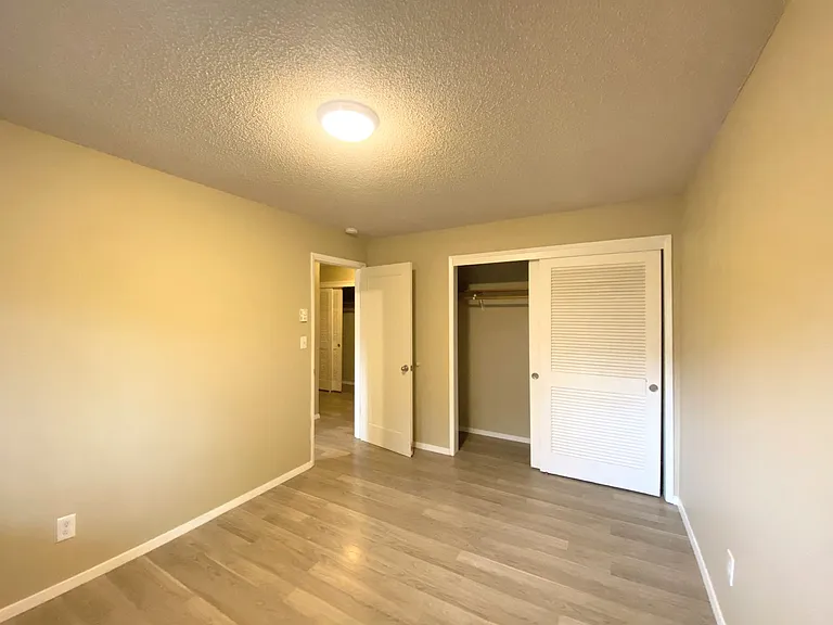 Clover Creek Apartments — Photo 7