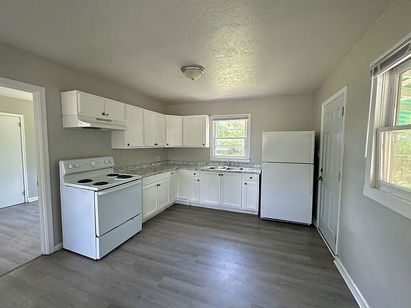 5th image of 803 Lausanne Dr