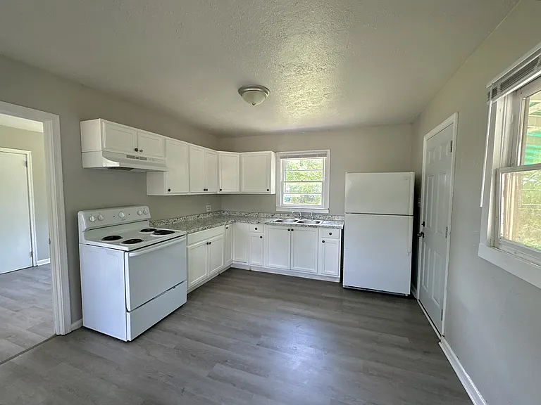 803 Lausanne Dr — Photo 5