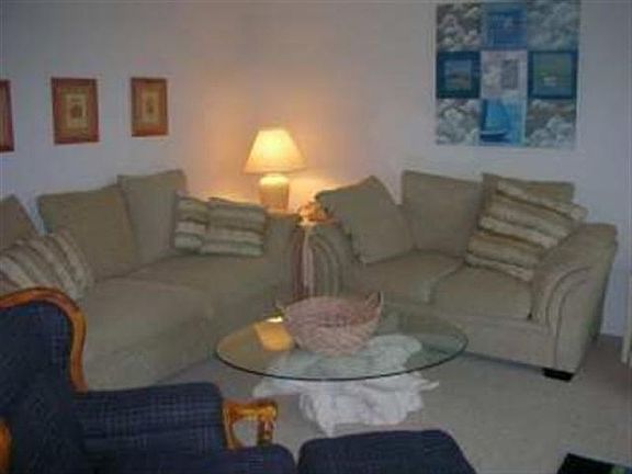4th image of 617 Long Beach Blvd