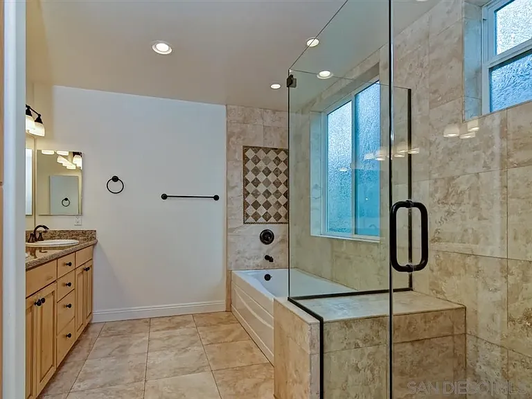 1820 Malden St — Photo 7