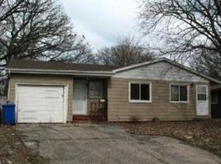 724 Navajo Dr, Carpentersville, IL 60110
