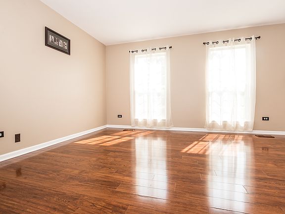 4th image of 2752 Bluewater Cir