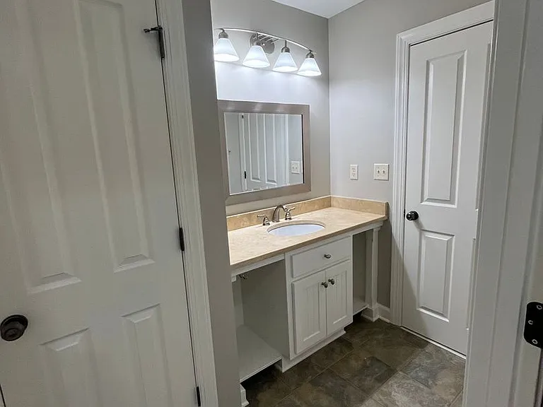 808 Old White Ln — Photo 29