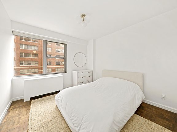 5th image of 360 E 72nd St APT A404