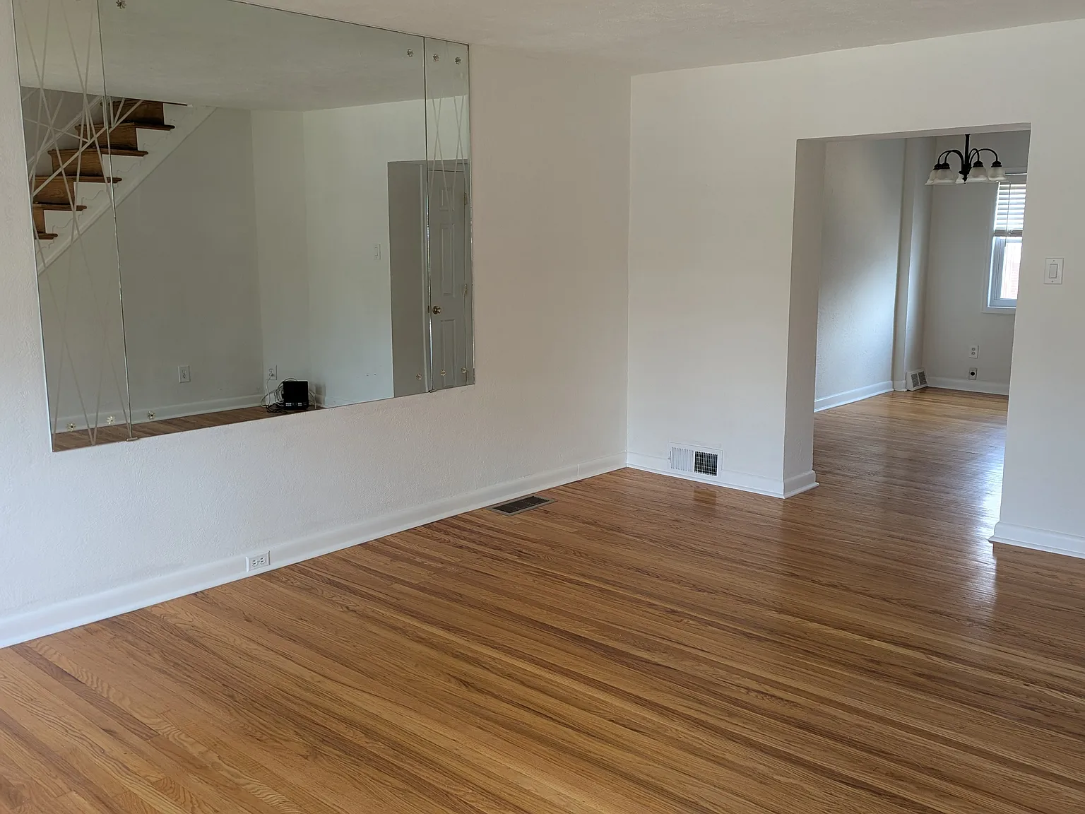 3 bed, 1260 sqft, $2,400 — Photo 3