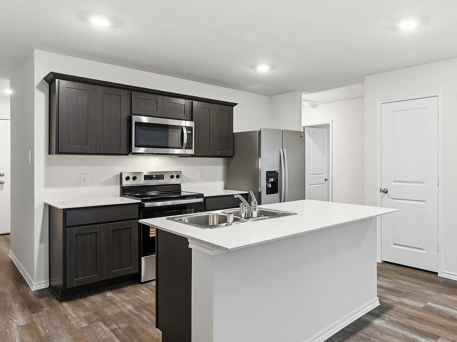 4 bed, 1572 sqft, $1,950 — Photo 3