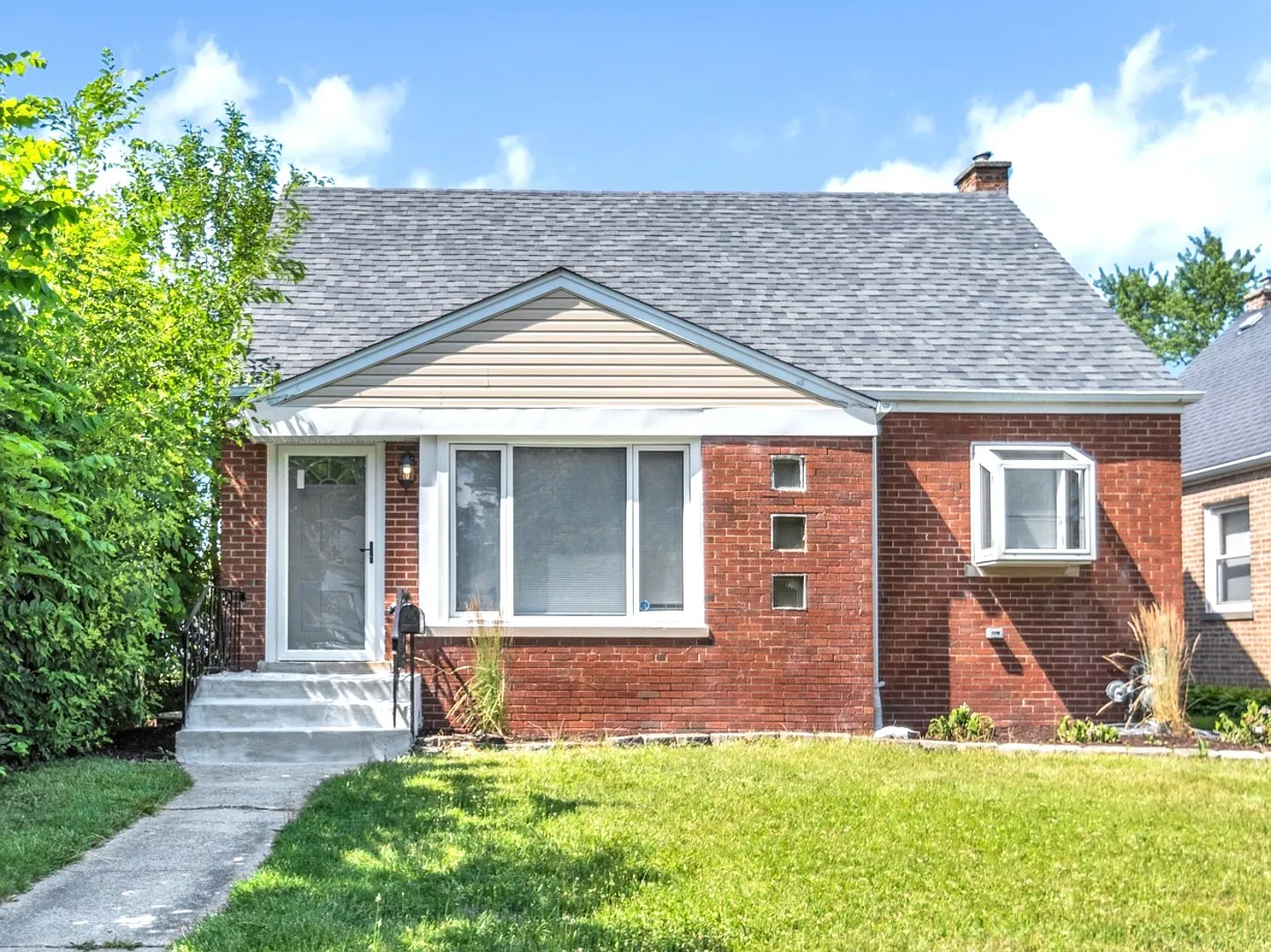 16 165th Pl photo 1