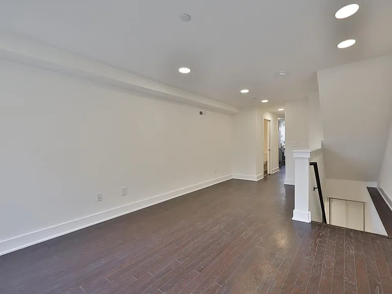 978 N 8th St #7 — Photo 11